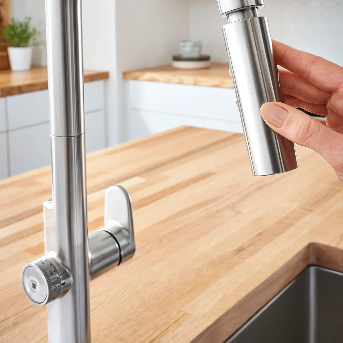 American Standard Beale MeasureFill 2-Handle Pull-Down Dual Spray Kitchen Faucet 1.5 gpm/5.7 L/min With MeasureFill Dial - details