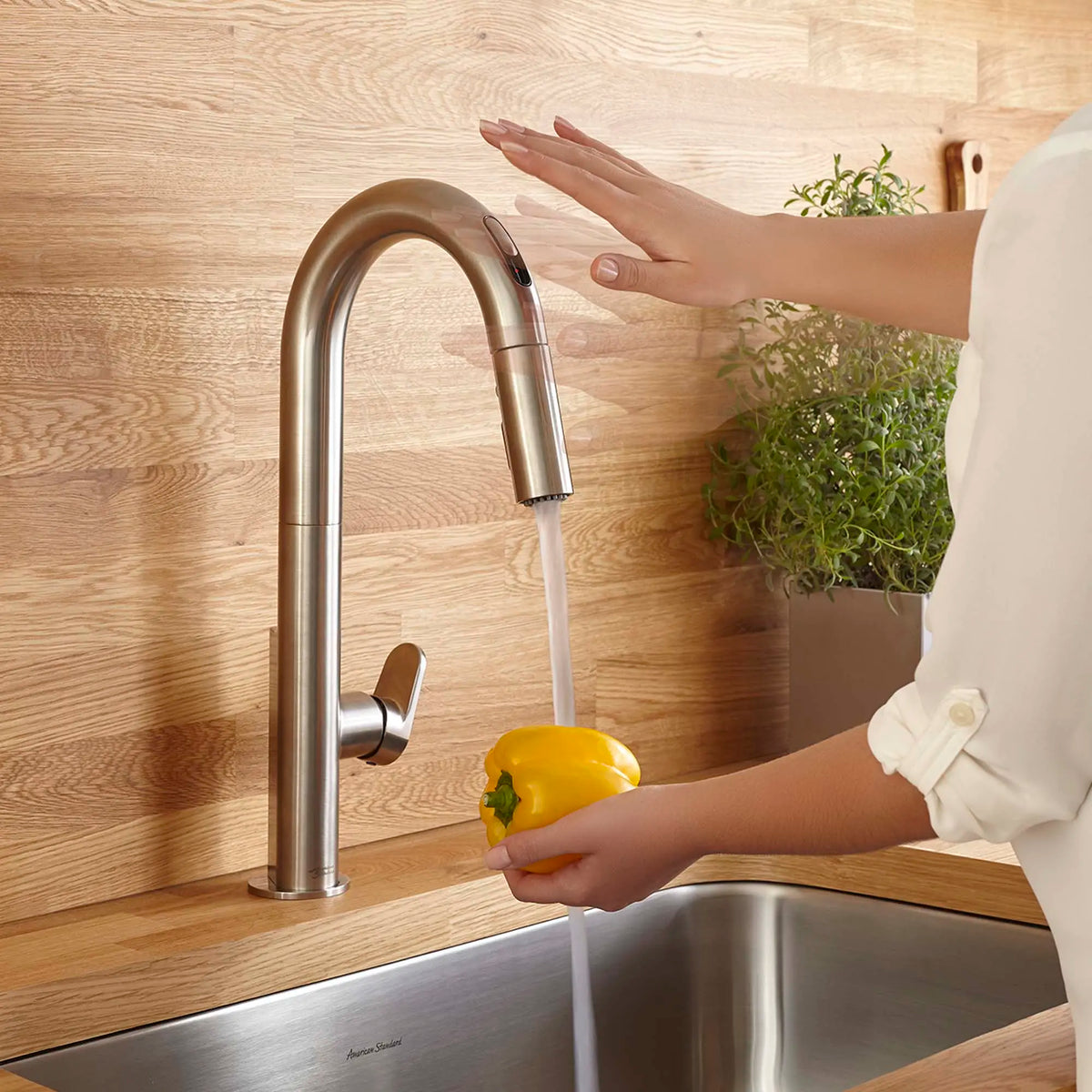 American Standard Beale Touchless Single-Handle Pull-Down Dual Spray Kitchen Faucet 1.5 gpm/5.7 L/min - details