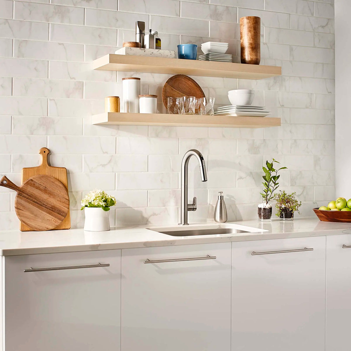 American Standard Beale Touchless Single-Handle Pull-Down Dual Spray Kitchen Faucet 1.5 gpm/5.7 L/min - details