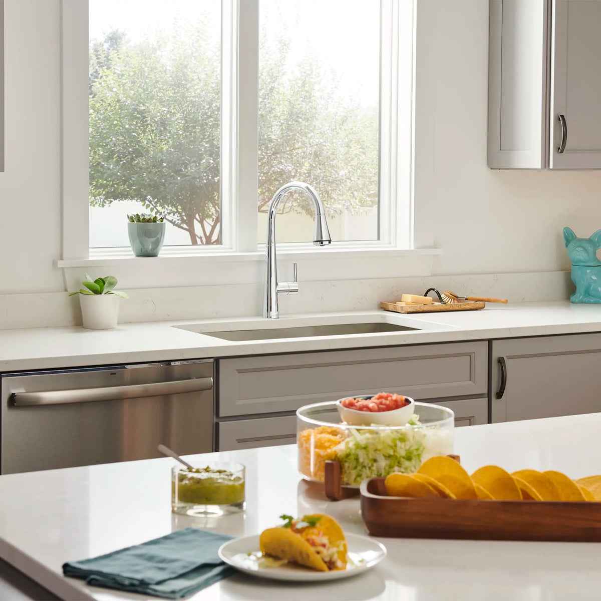 American Standard Edgewater Single-Handle Pull-Down Multi Spray Kitchen Faucet 1.8 gpm/6.8 L/min - details