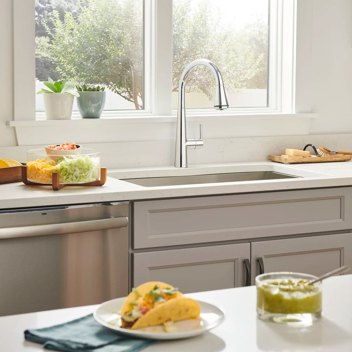 American Standard Edgewater Single-Handle Pull-Down Multi Spray Kitchen Faucet 1.8 gpm/6.8 L/min - details