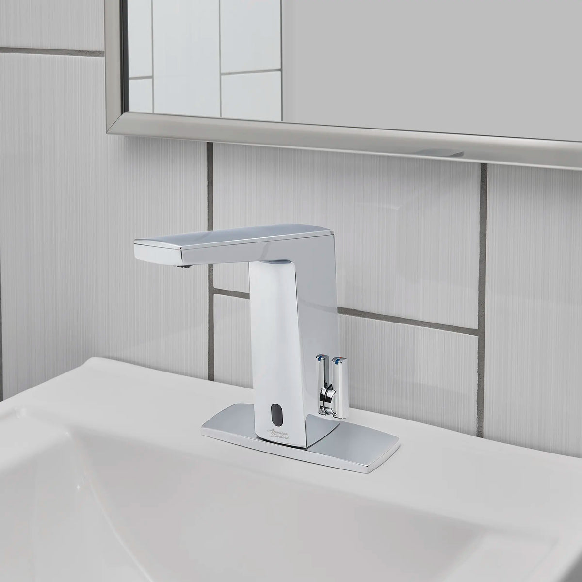 American Standard Paradigm Selectronic Touchless Faucet, Base Model With Above-Deck Mixing, 0.35 gpm/1.3 Lpm - details