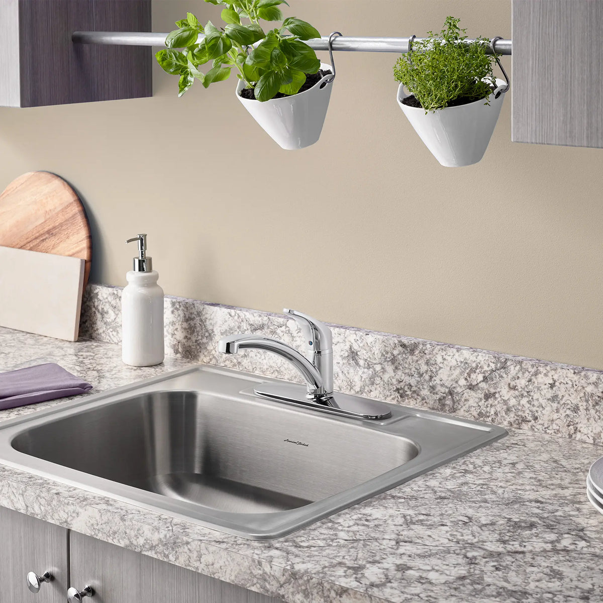 American Standard Colony PRO Single-Handle Kitchen Faucet 1.5 gpm/5.7 L/min - details