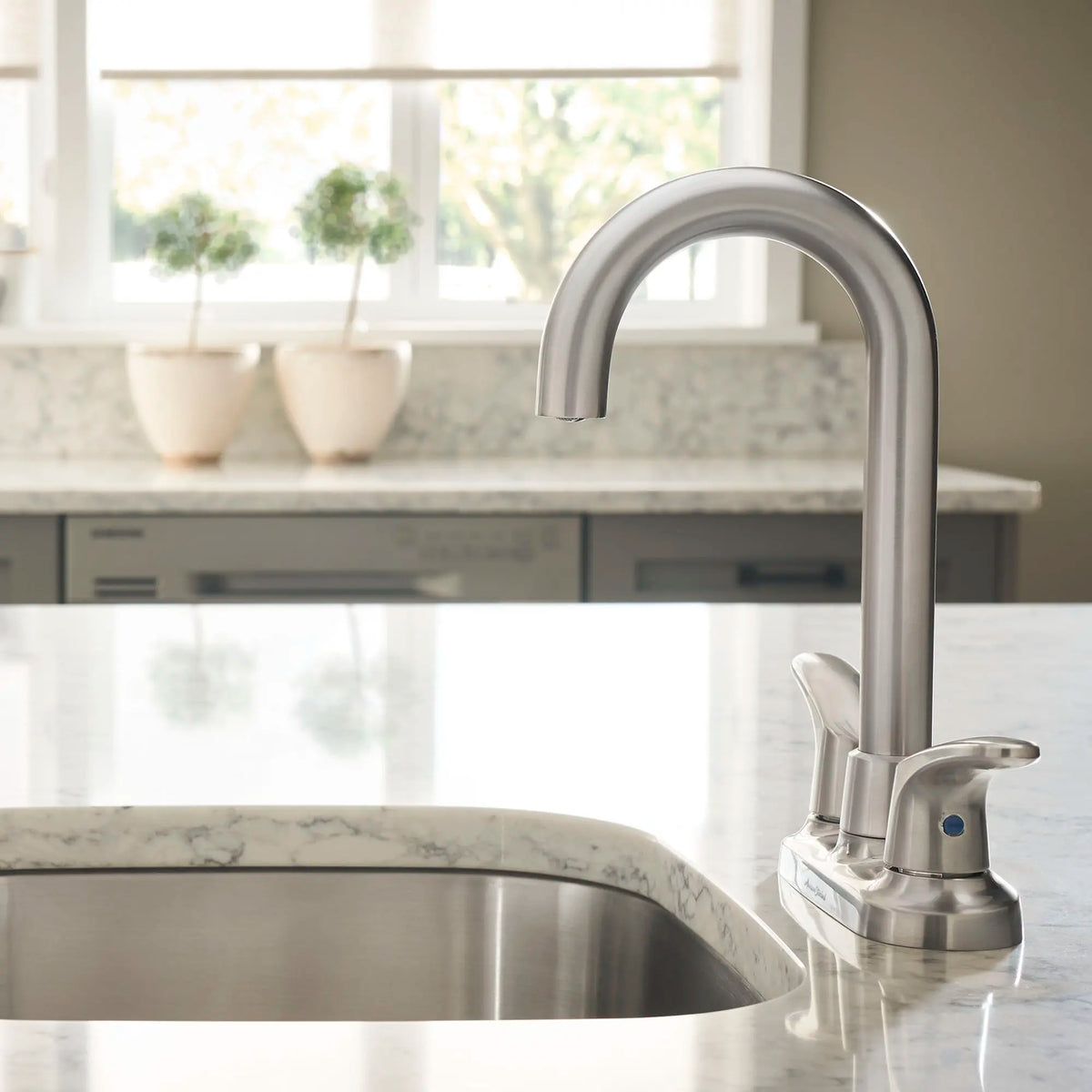 American Standard Colony PRO 2-Handle Bar Faucet 1.5 gpm/5.7 L/min - details