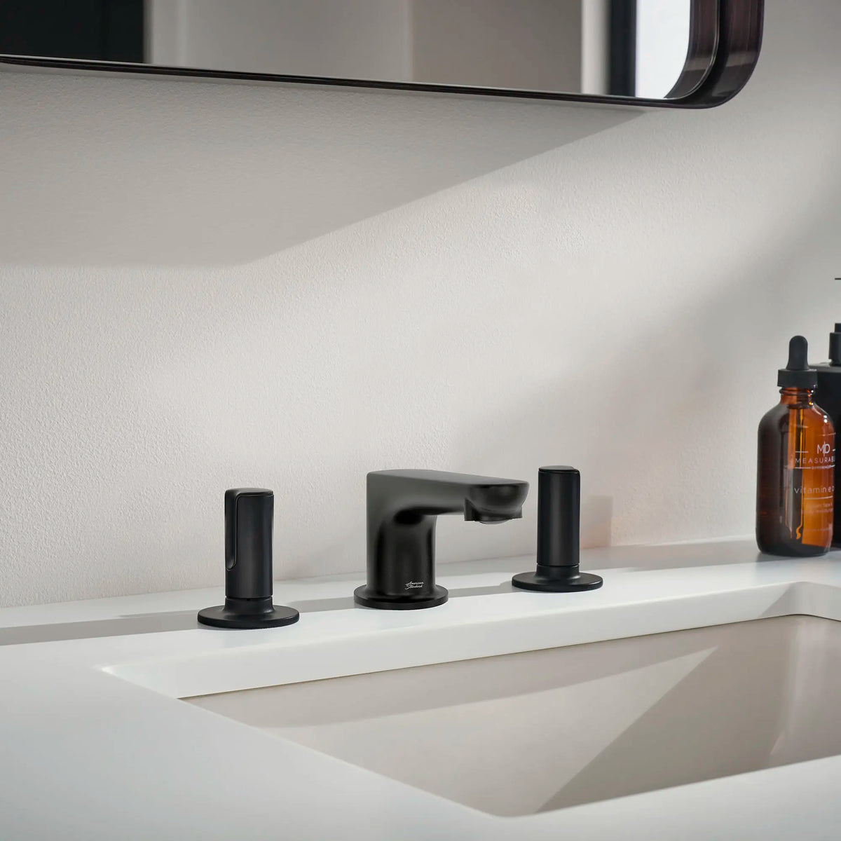 American Standard Studio S Widespread Low Spout Knob Handles 1.2 gpm/4.5 L/min With Knob Handles 7105877 - details