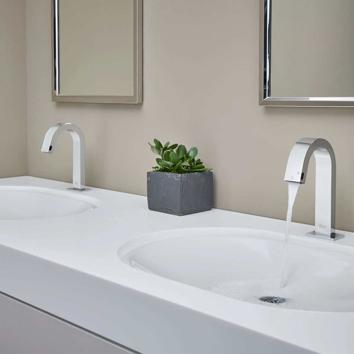 American Standard 2-In-1 Integral Touchless Faucet/Soap Dispenser, Base Model - details