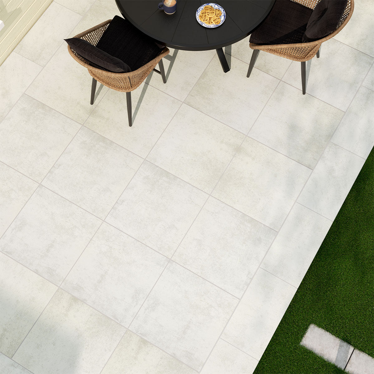 MSI Beton Blanco 13 x 24 Matte Porcelain pool coping (LCOPNBETBLA1324) – MSI room scene