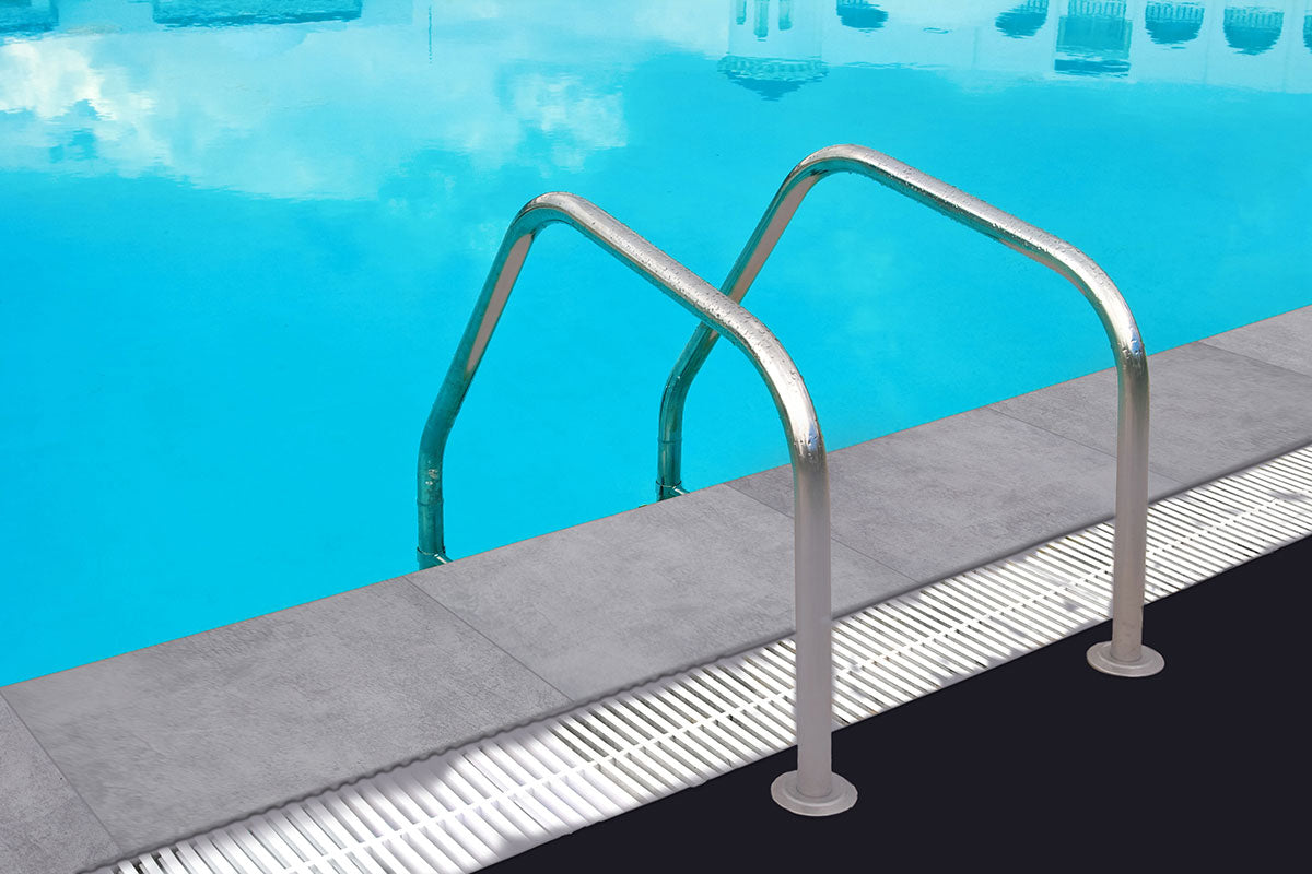 MSI Beton Grey 13 x 24 Matte Porcelain pool coping (LCOPNBETGRE1324) – MSI room scene