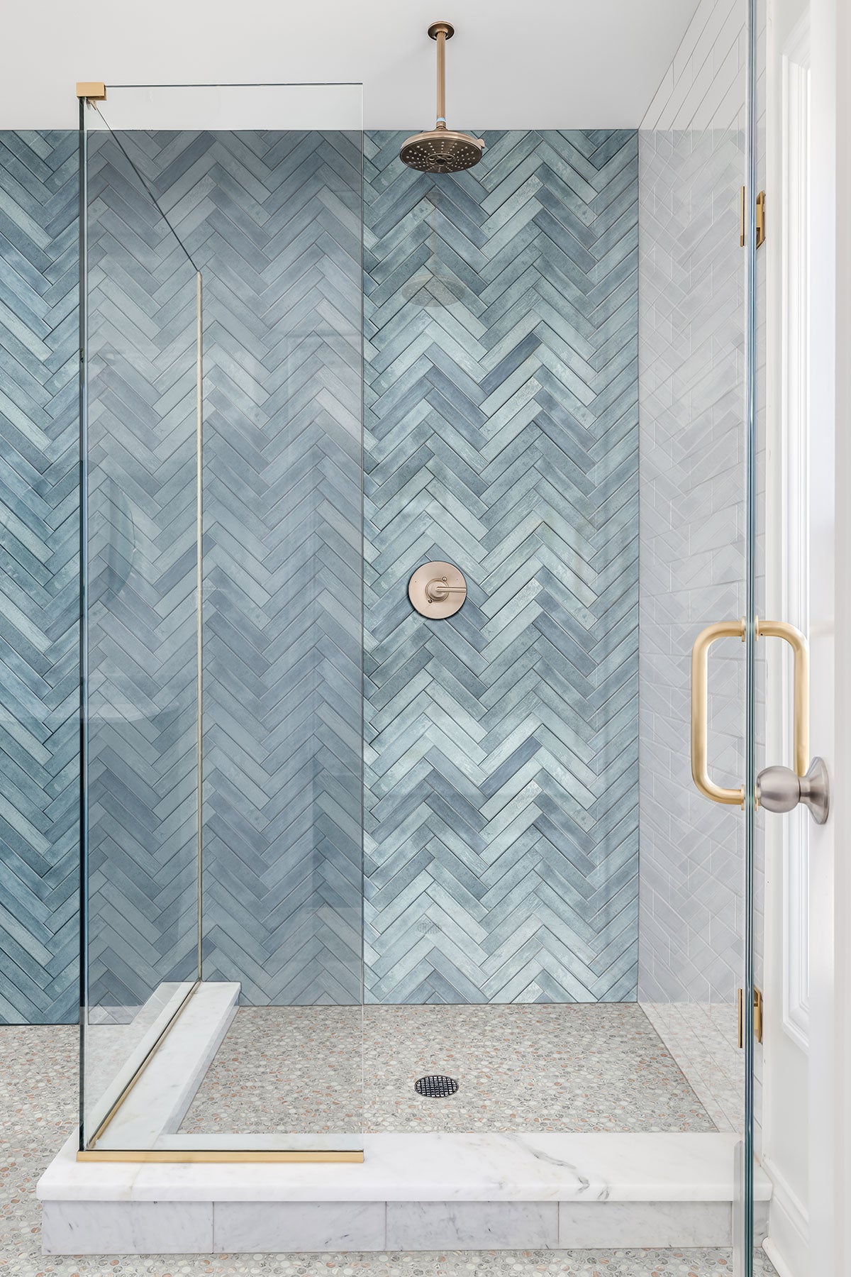MSI Briar Rosa Pennyround Matte Glass mosaic (SMOT-GLS-PENRD-BRIROS6MM) – MSI room scene
