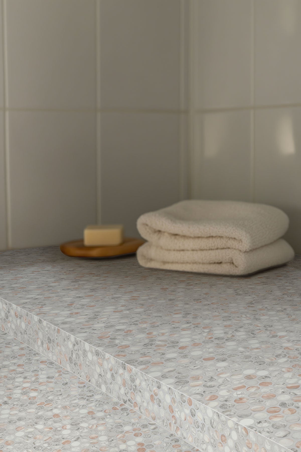 MSI Briar Rosa Pennyround Matte Glass mosaic (SMOT-GLS-PENRD-BRIROS6MM) – MSI room scene