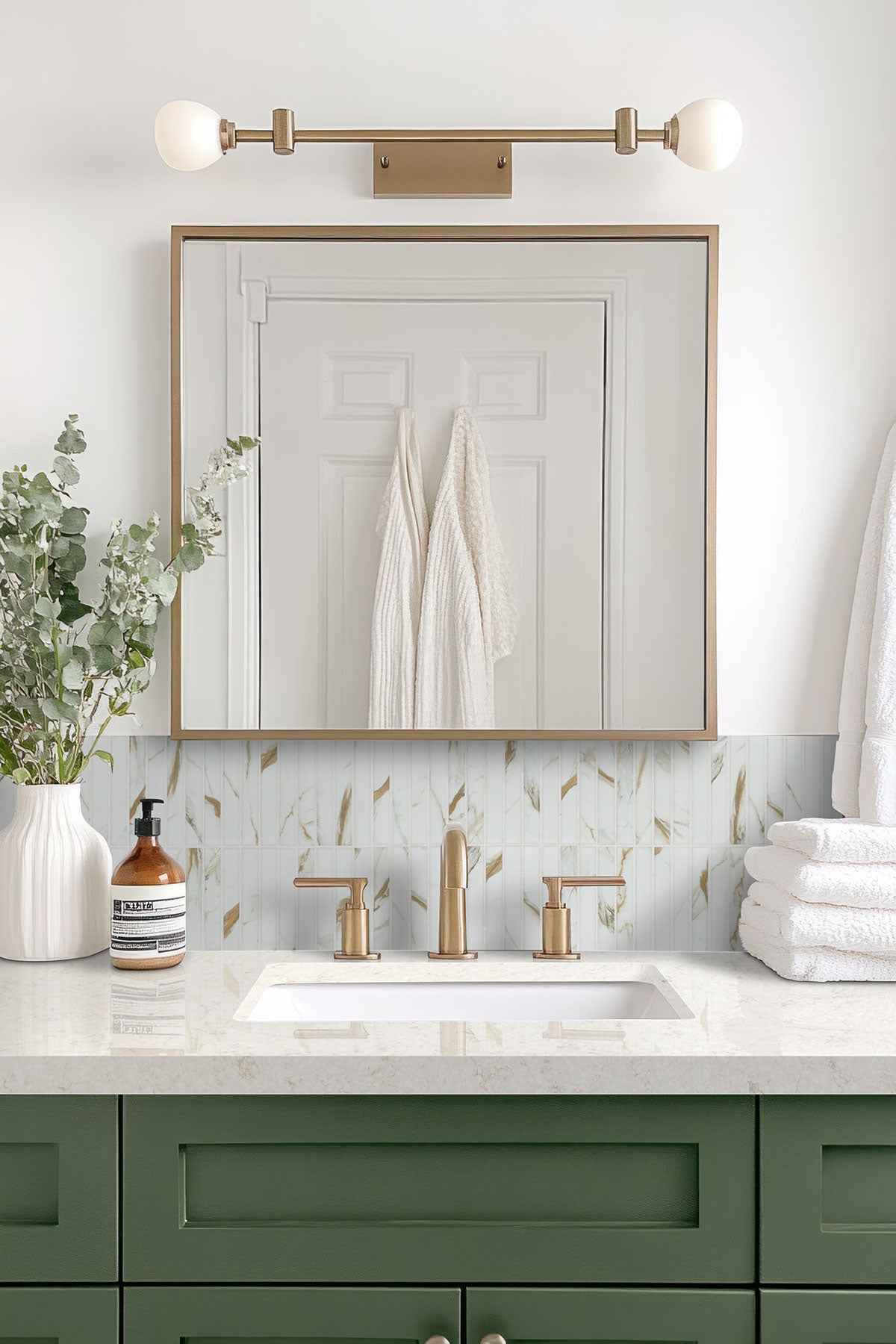 MSI Calacatta Gold 1 x 6 Matte Porcelain mosaic (SMOT-PT-CALGLD-1X6STM) – MSI room scene (bathroom)