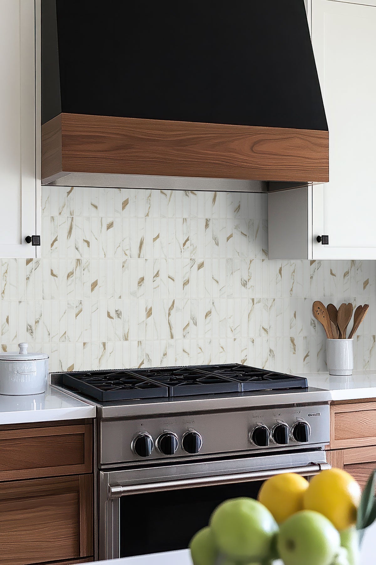 MSI Calacatta Gold 1 x 6 Matte Porcelain mosaic (SMOT-PT-CALGLD-1X6STM) – MSI room scene (kitchen)