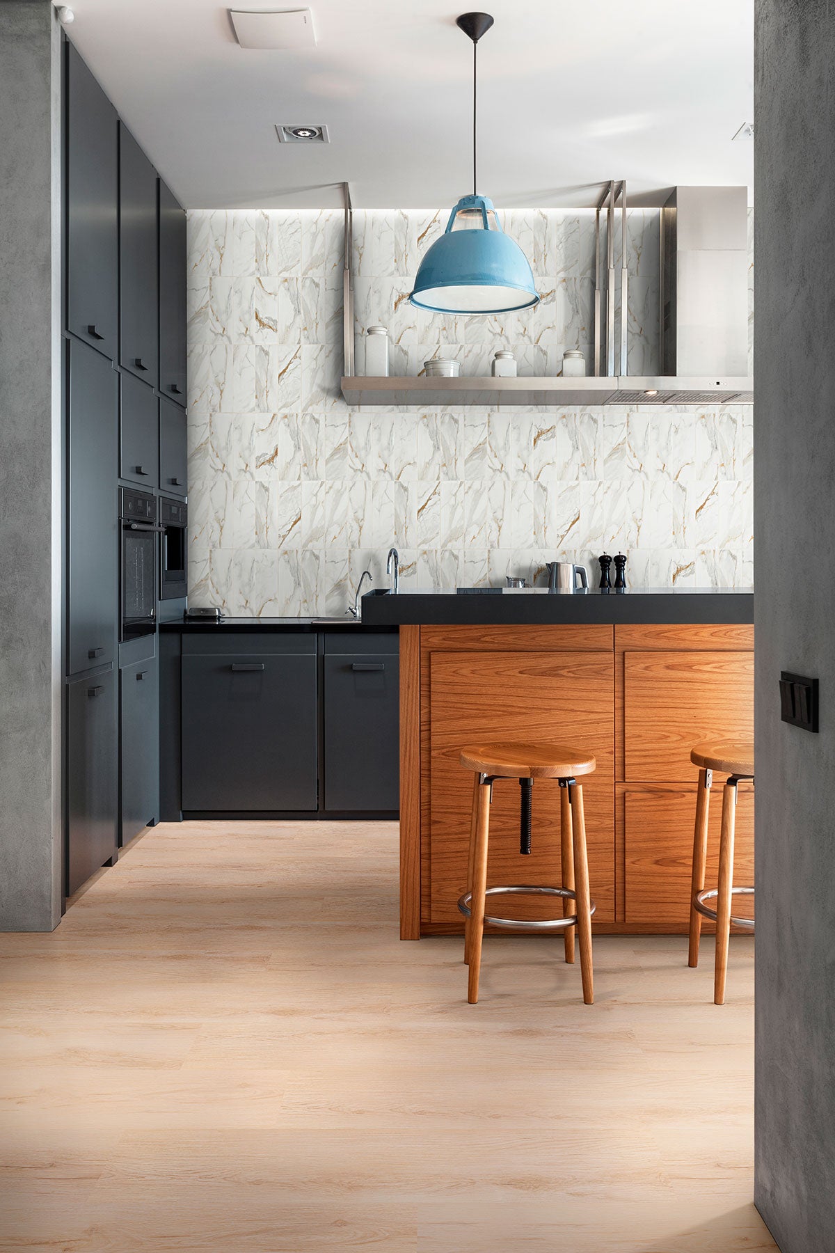 MSI Calacatta Gold 4 x 12 Matte Porcelain tile (SMOT-PT-CALGLD-4X12M) – MSI room scene
