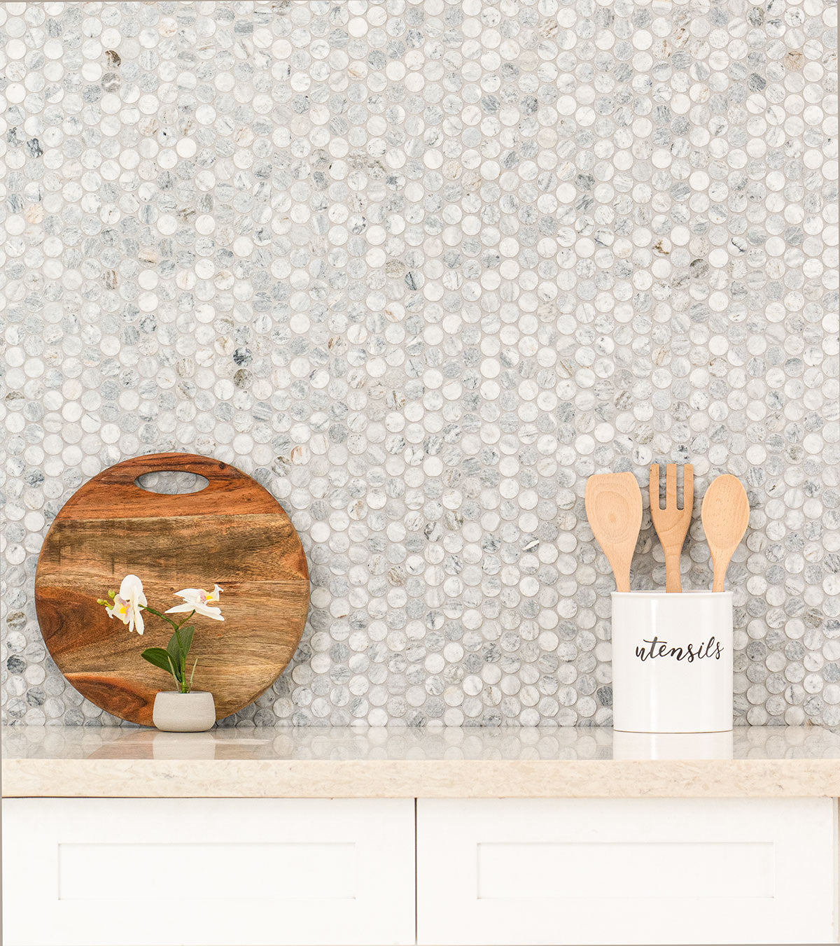 MSI Capri Blue Round Honed Marble mosaic (SMOT-CAPBLU-ROUH) – MSI room scene