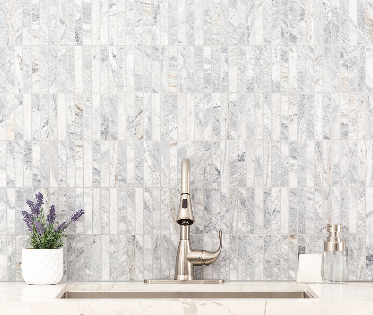 MSI Capri Blue 1 x 6 Honed Marble mosaic (SMOT-CAPBLU-1X6STH) – MSI room scene