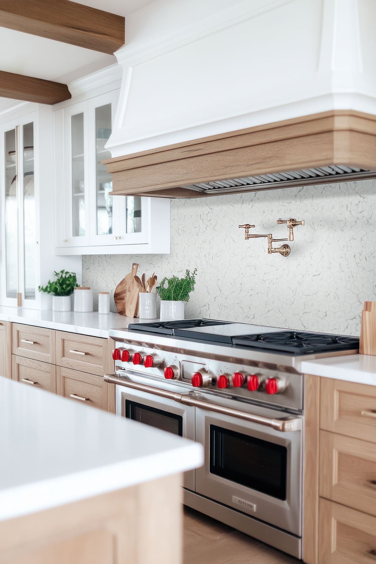 MSI Carrara 2" Hexagon Matte Porcelain mosaic (SMOT-PT-CAR-2HEXM) – MSI room scene (kitchen)