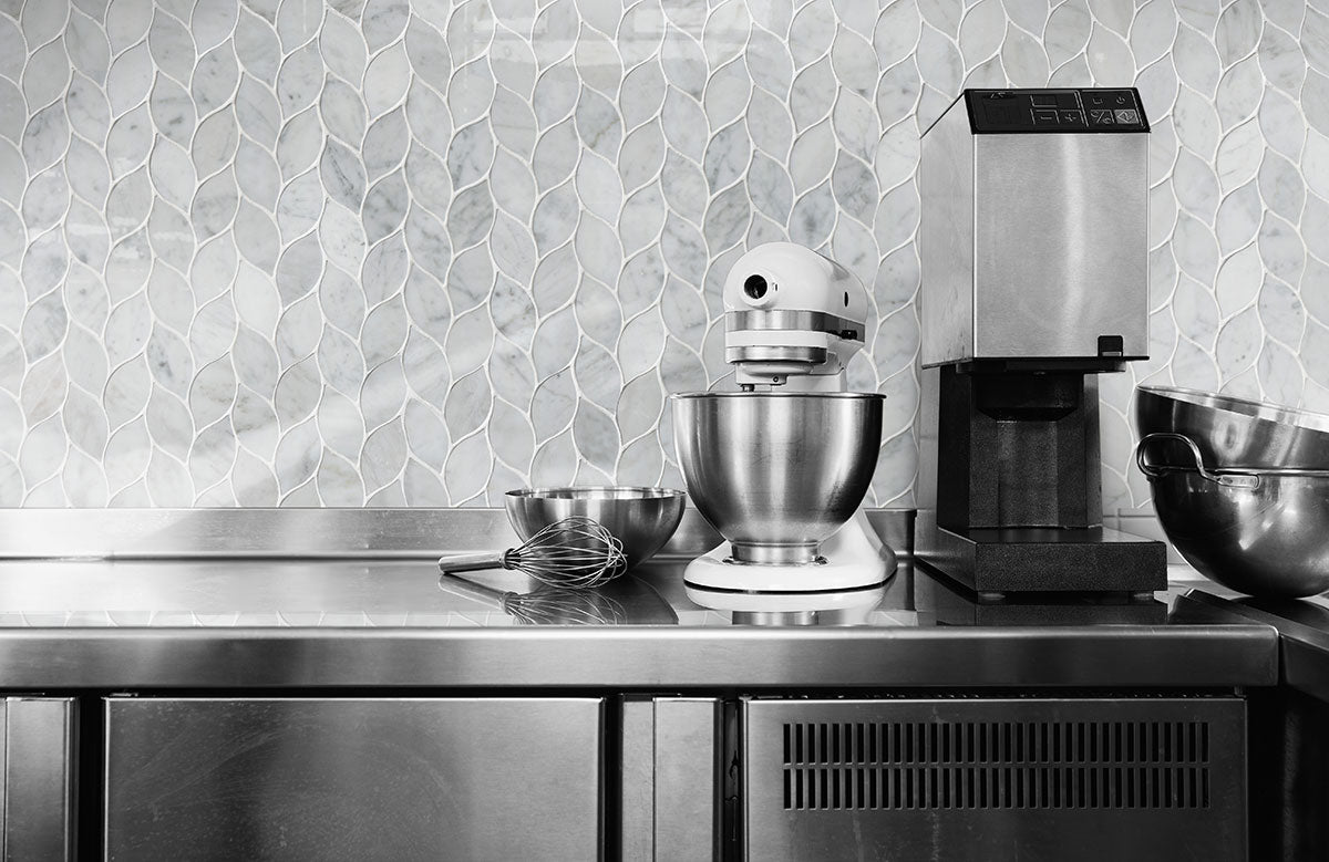 MSI Carrara White Blanco Pattern Honed Marble mosaic (SMOT-CAR-BLAH) – MSI room scene