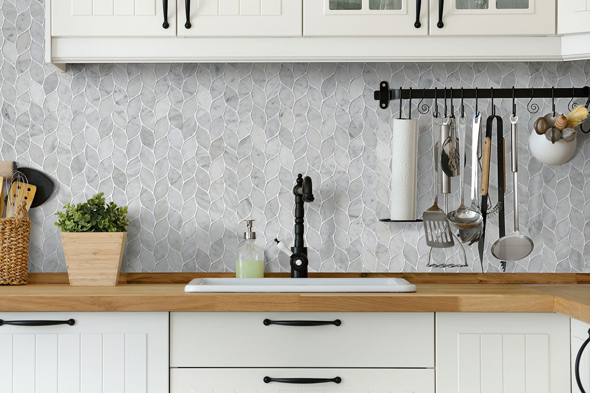MSI Carrara White Blanco Pattern Honed Marble mosaic (SMOT-CAR-BLAH) – MSI room scene