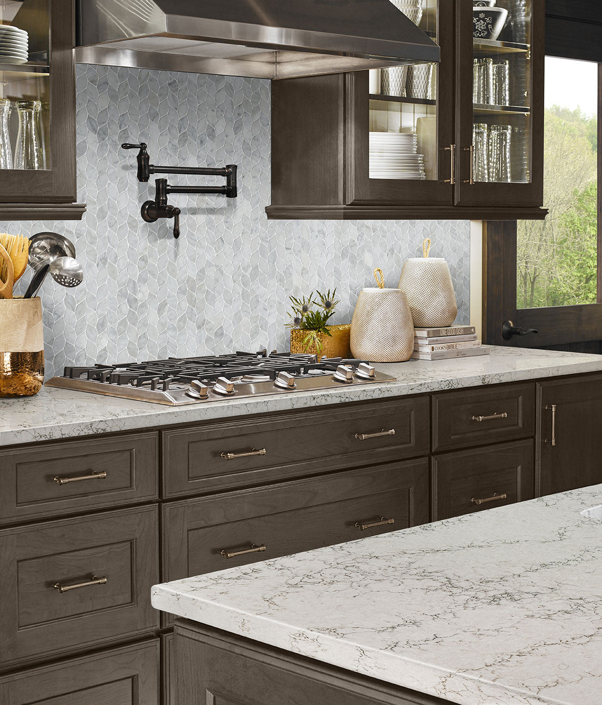 MSI Carrara White Blanco Pattern Honed Marble mosaic (SMOT-CAR-BLAH) – MSI room scene (kitchen)