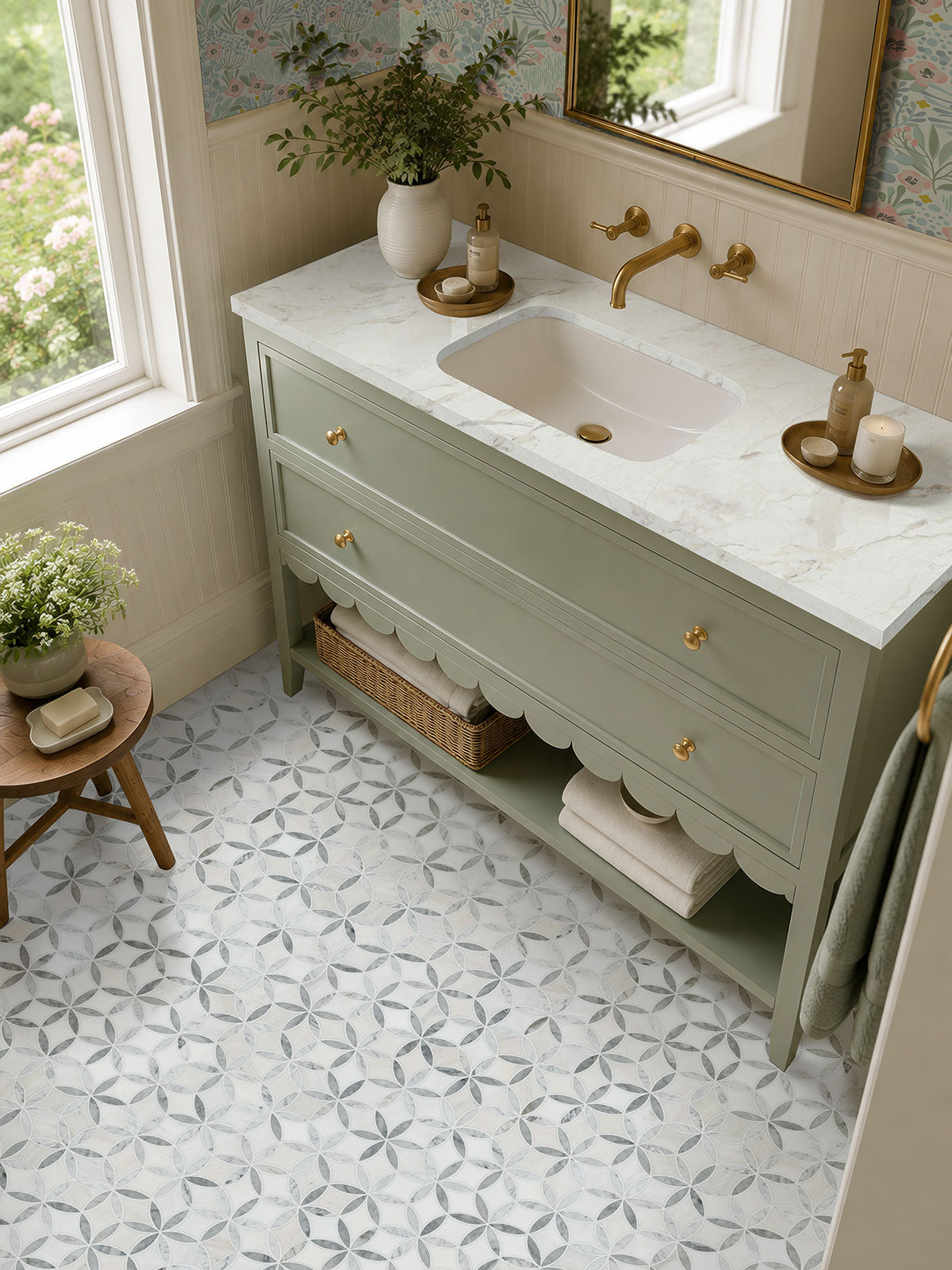 MSI La Fleur Polished Marble mosaic (SMOT-LAFLEUR-POL8MM) – MSI room scene (bathroom)