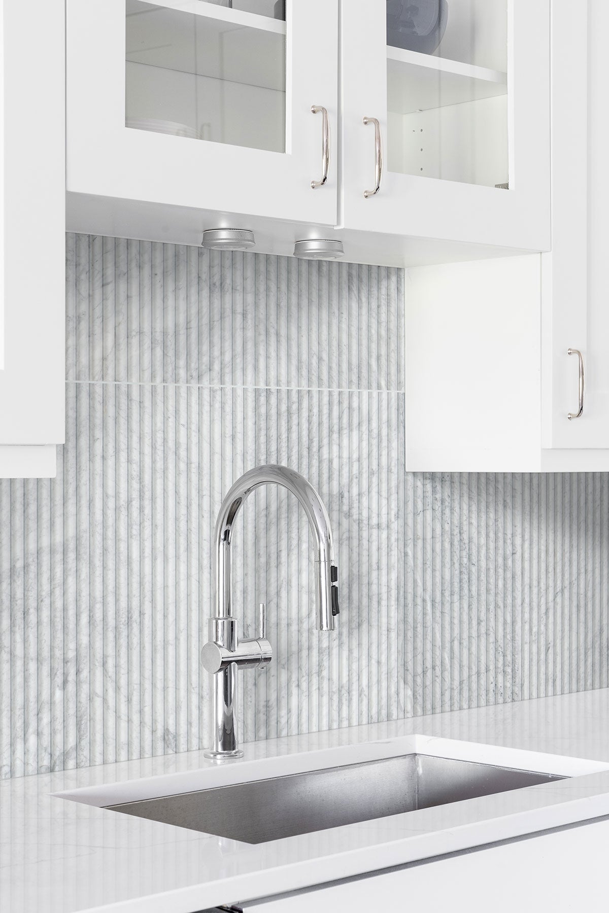 MSI Carrara White Milano Ribbo 12 x 24 Honed Marble tile (TCARWHT1224MR) – MSI room scene (kitchen)