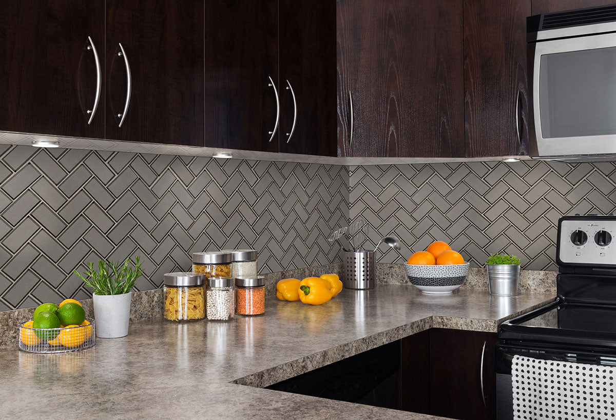 MSI Champagne Bevel Herringbone 2 x 4 Glossy Glass mosaic (SMOT-GLS-CHBEHB8MM) – MSI room scene