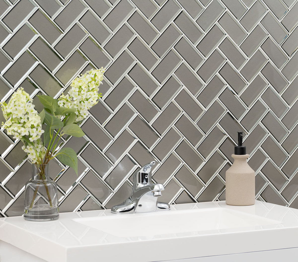 MSI Champagne Bevel Herringbone 2 x 4 Glossy Glass mosaic (SMOT-GLS-CHBEHB8MM) – MSI room scene