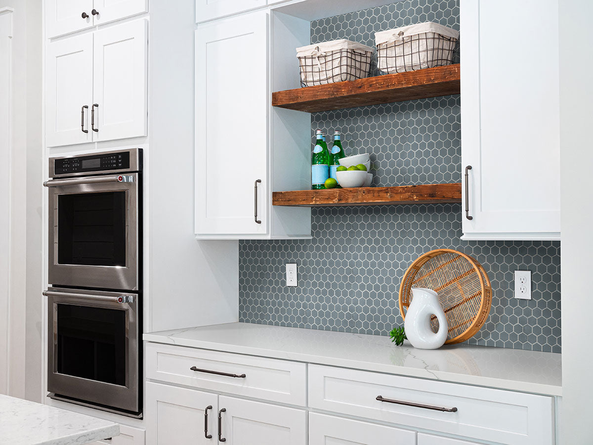 MSI Cielo Azul 1.5" Hexagon Glossy Porcelain mosaic (SMOT-PT-CIEAZU-1.5HEXG) – MSI room scene (kitchen)