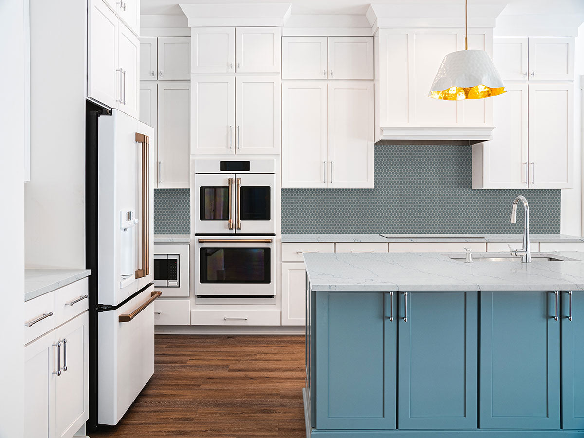 MSI Cielo Azul Pennyround Glossy Porcelain mosaic (SMOT-PT-PENRD-CIEAZUG) – MSI room scene (kitchen)