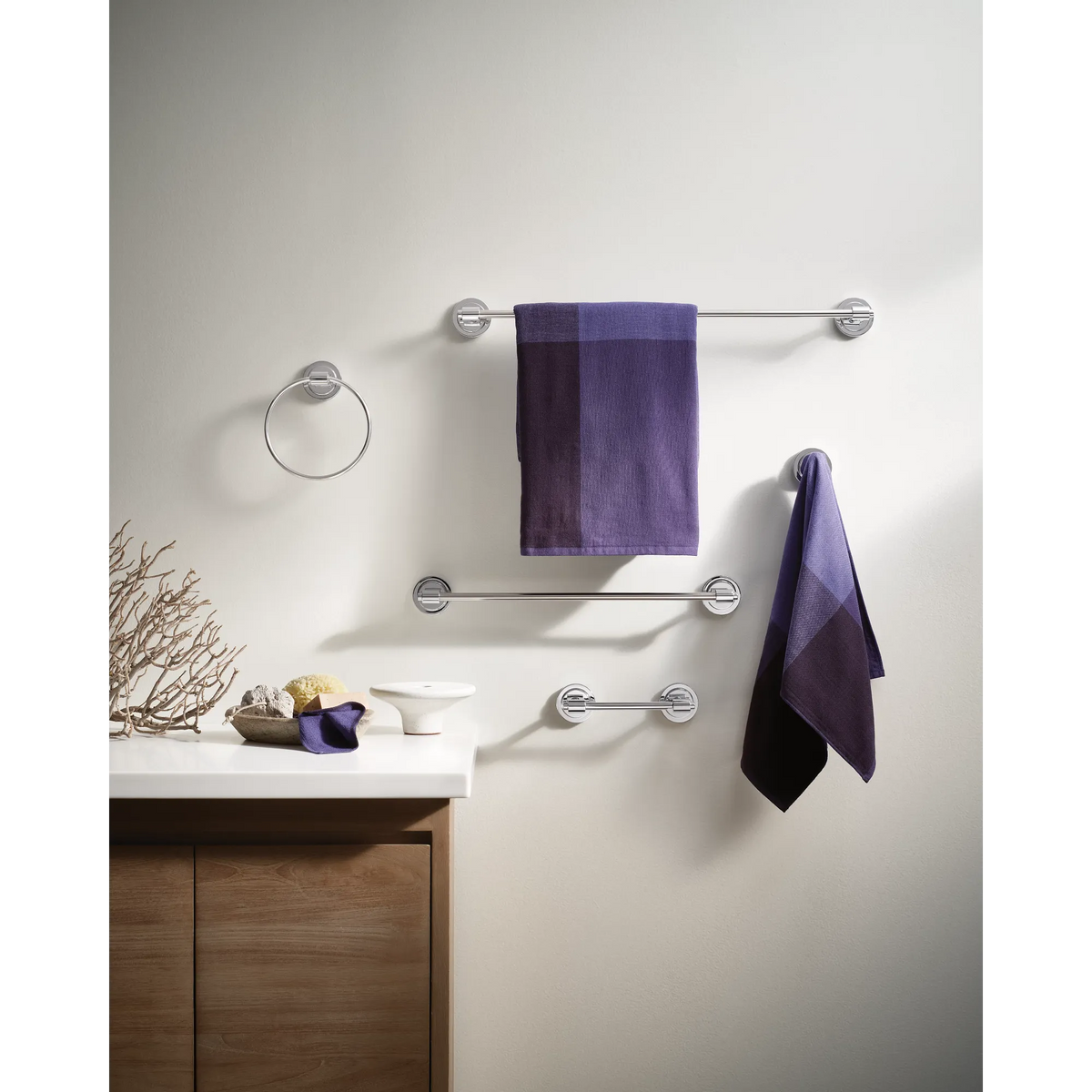 Moen Iso Pivoting Toilet Paper Holder DN0708 in Chrome (DN0708CH) - view 2