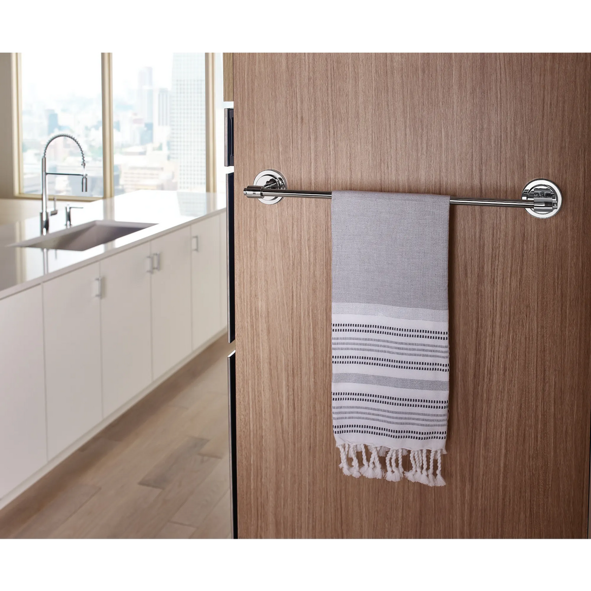 Moen Iso 18" Towel Bar DN0718 in Chrome (DN0718CH) - view 2