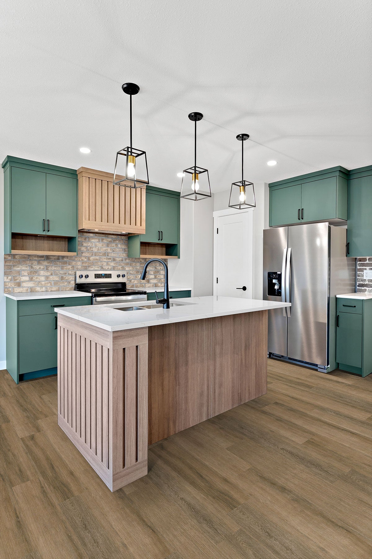 MSI Doverton Gray 2.25 x 7.5 Natural Clay mosaic (SMOT-CLABRI-DOVGRA2.25X7.5) – MSI room scene (kitchen)
