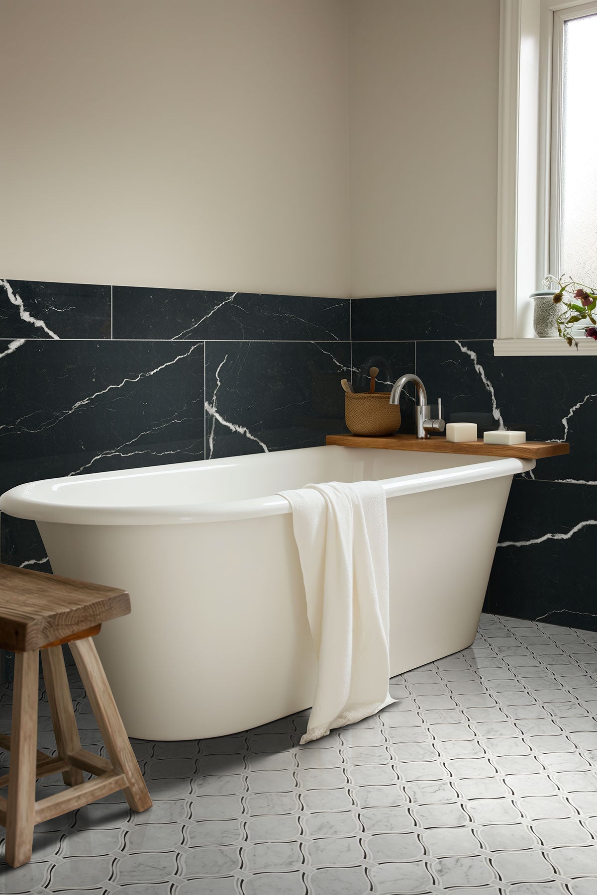 MSI Exotika Soho Noir 24 x 48 Polished Porcelain tile (NSOHNOI2448P) – MSI room scene
