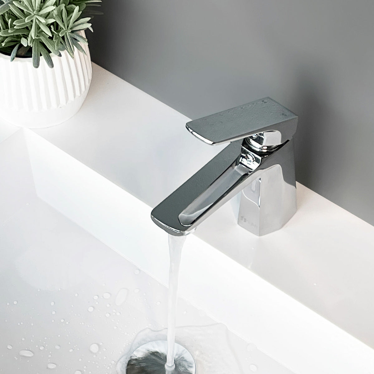 Stylish Luvia Single Handle Bathroom Faucet Polished Chrome B-111C