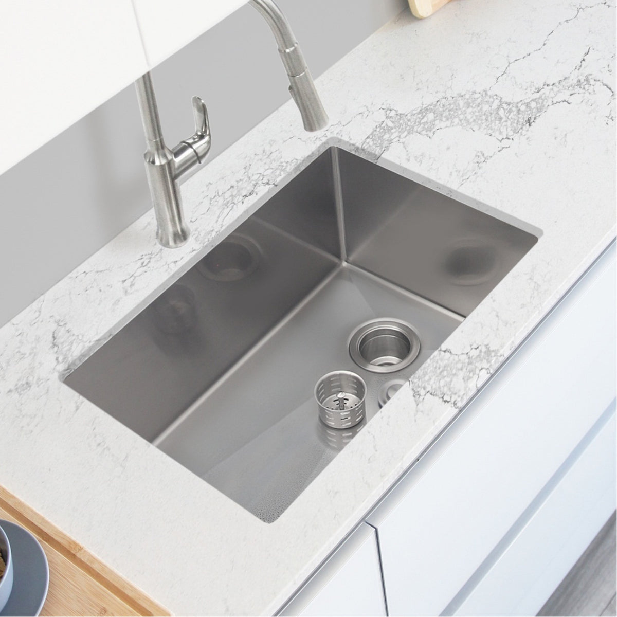 Stylish Azuni Lyon 28" Undermount Single Bowl Stainless Steel Kitchen Sink with Grid and Basket Strainer C128