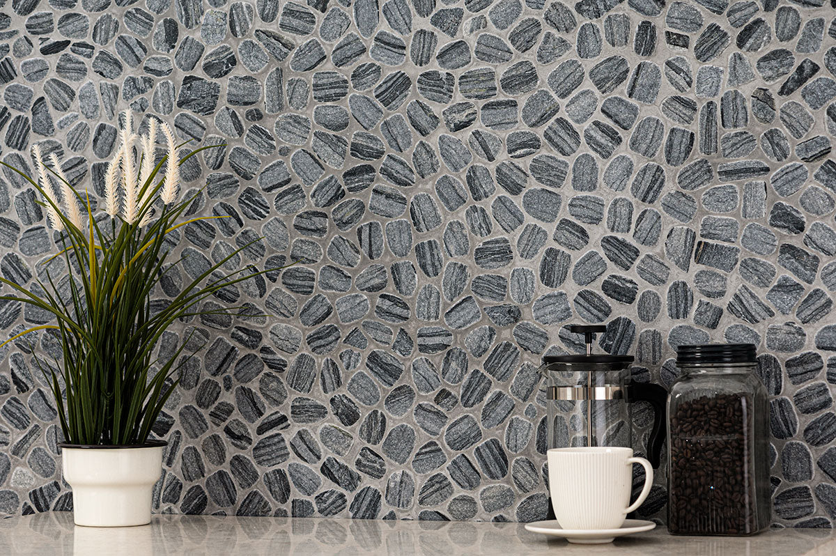 MSI Henley Pebble Tumbled Marble mosaic (SMOT-PEB-HENT) – MSI room scene