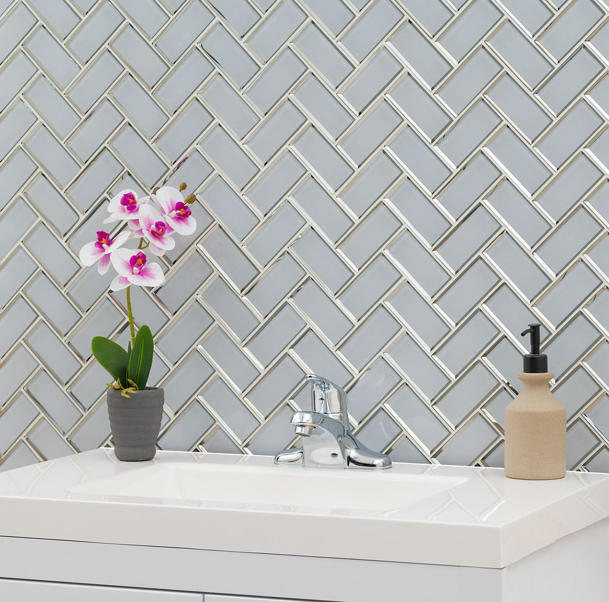 MSI Ice Bevel Herringbone 2 x 4 Glossy Glass mosaic (SMOT-GLS-ICEBEHB8MM) – MSI room scene