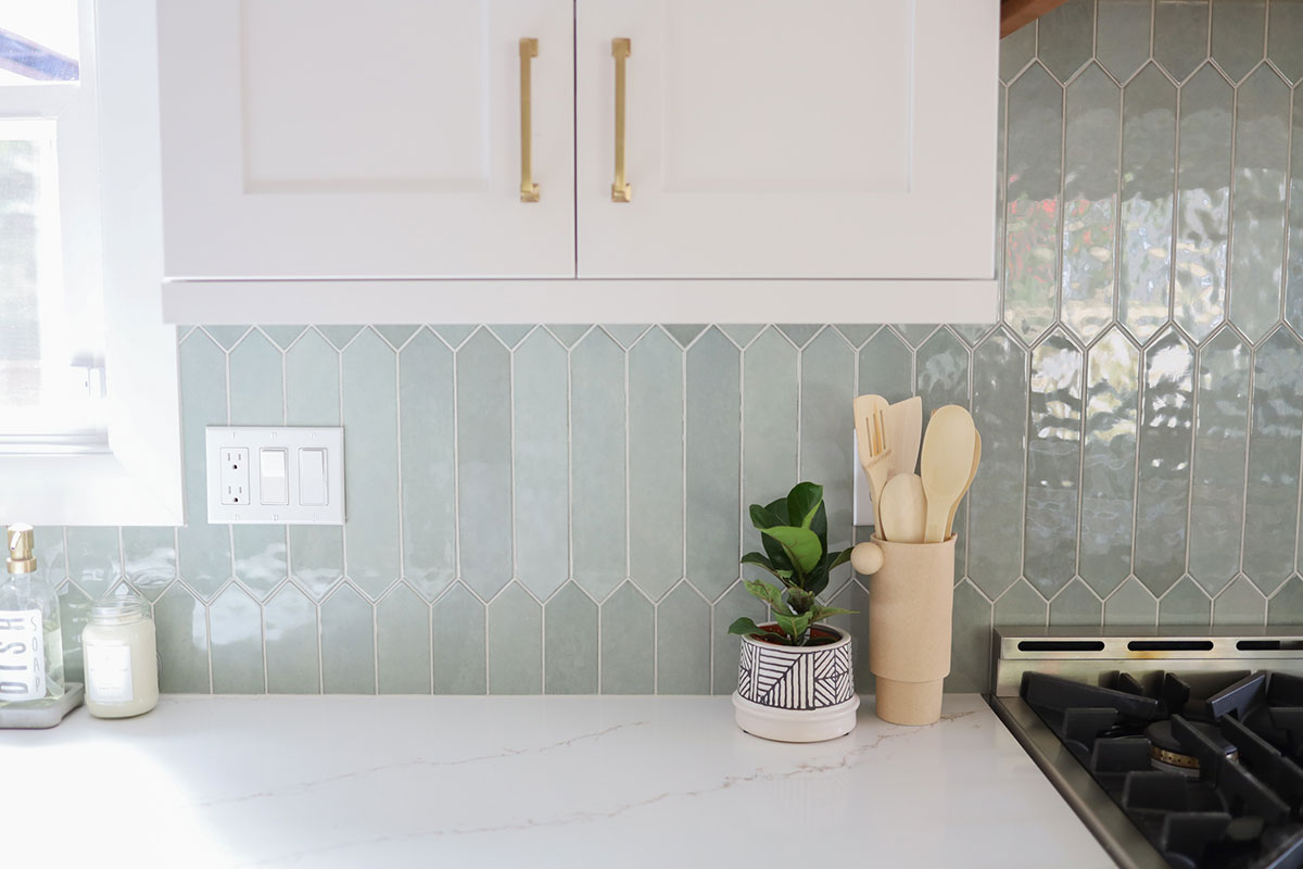 MSI Renzo Jade Picket 2.5 x 13 Glossy Ceramic tile (NRENJADPICK2.5X13) – MSI room scene