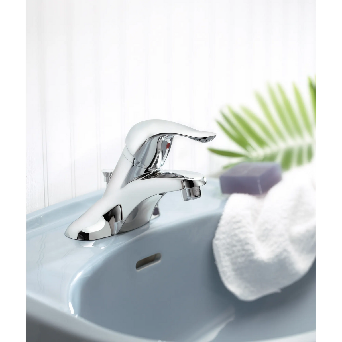 Moen Chateau Single-Handle Low-Arc Bathroom Faucet L4621 in Chrome (L4621) - view 3