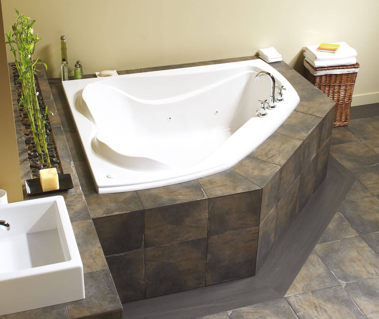 Cocoon 6054 Acrylic Corner Center Drain Bathtub in White - Plumbing Market