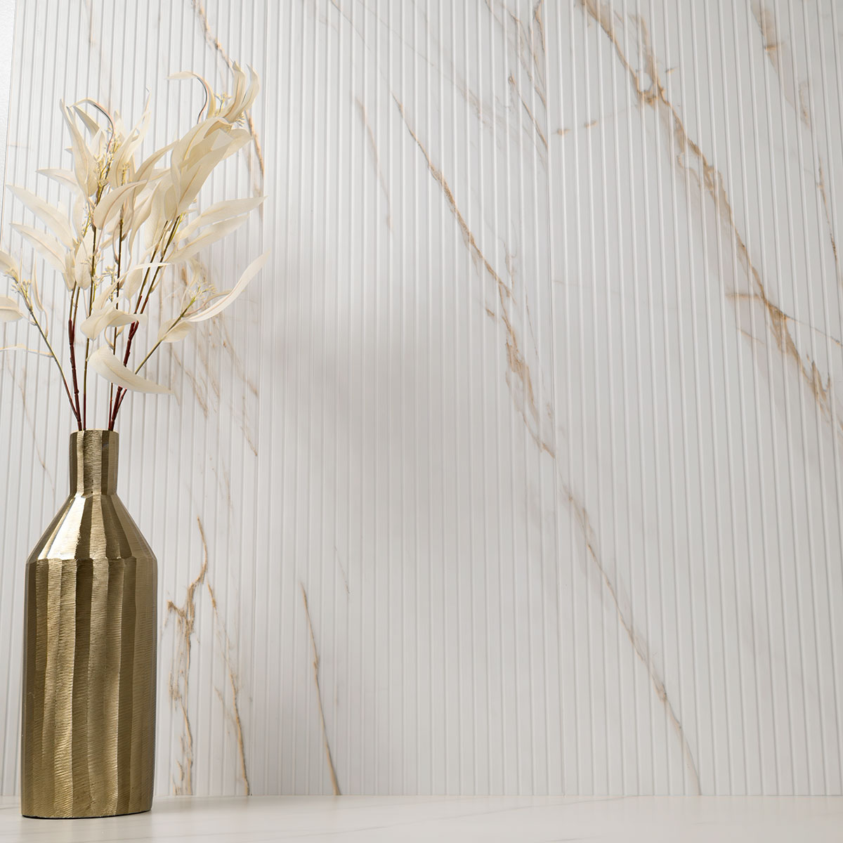 MSI Urbanslat Marmi Gold 16 x 48 Satin Ceramic tile (NURBSLAMARGOL1648) – MSI room scene