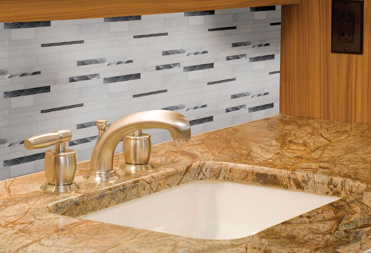 MSI Moderno Blanco Interlocking 12 x 18 Stone Metal mosaic (SMOT-SMTIL-MODBLA8MM) – MSI room scene