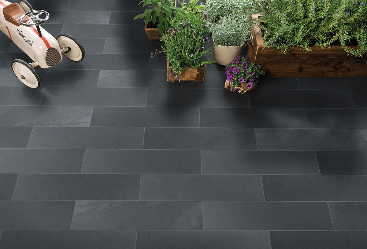 MSI Montauk Blue 6 x 24 Gauged Slate tile (SMONBLU624G) – MSI room scene