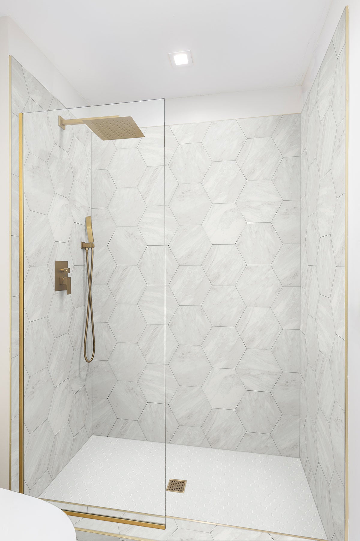 MSI Geoglam Calacatta 11 x 13 Matte Porcelain tile (NGEOCAL11X13) – MSI room scene (bathroom)