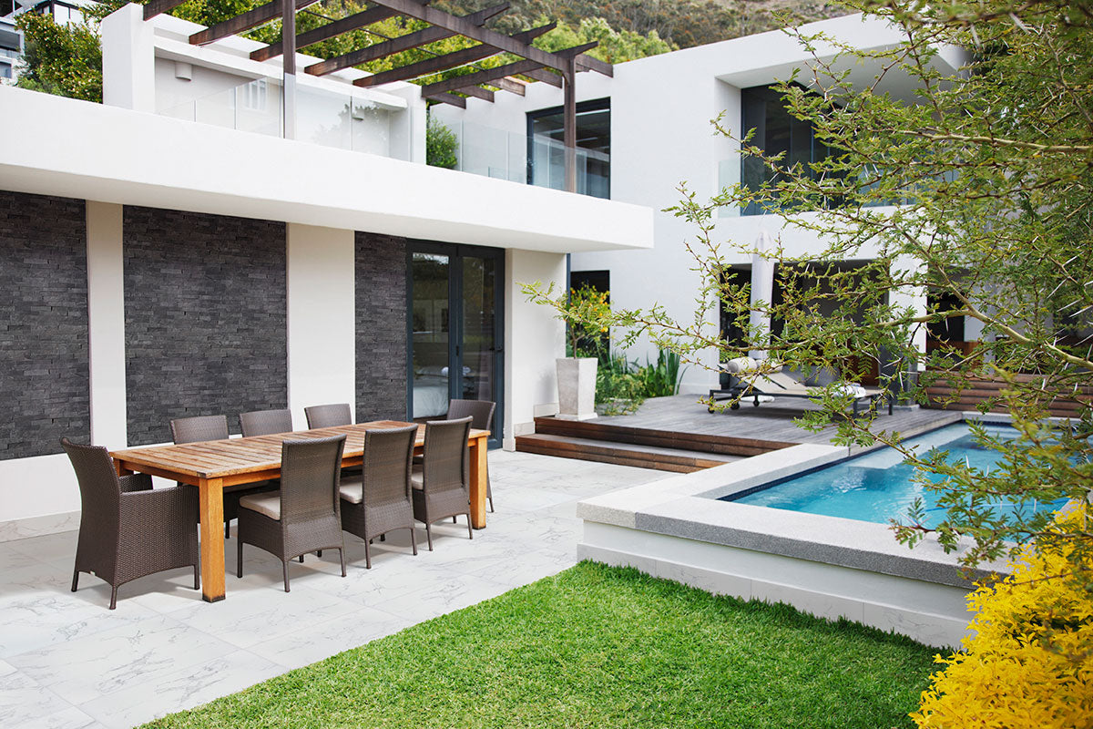MSI Praia Carrara 3 x 24 Polished Porcelain trim (NPRACAR3X24BNP) – MSI room scene