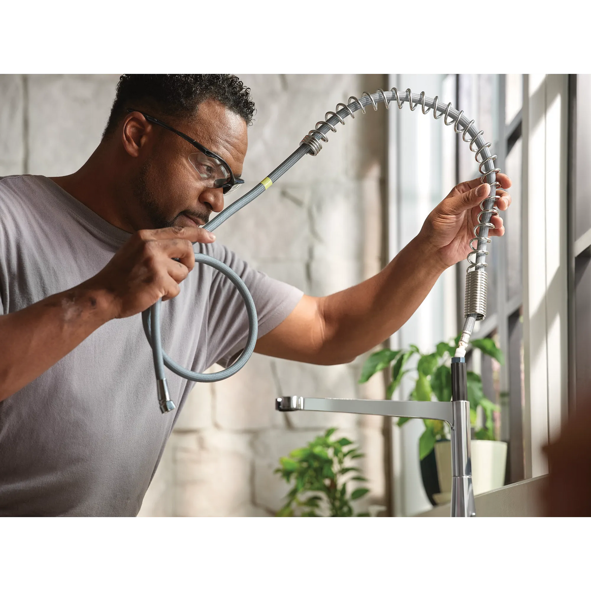 Moen Sleek MotionSense Wave Single-Sensor Single-Handle Pre-Rinse Spring Pulldown Kitchen Faucet 5925EW in Chrome (5925EWC) - view 6