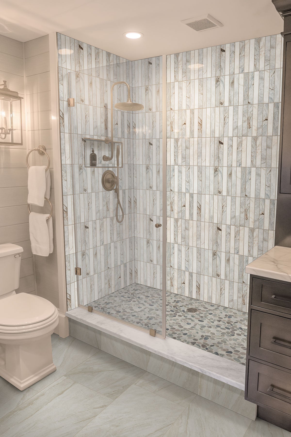 MSI Puebla Greige Pebble Tumbled Marble mosaic (SMOT-PEB-PUEGREI) – MSI room scene (bathroom)