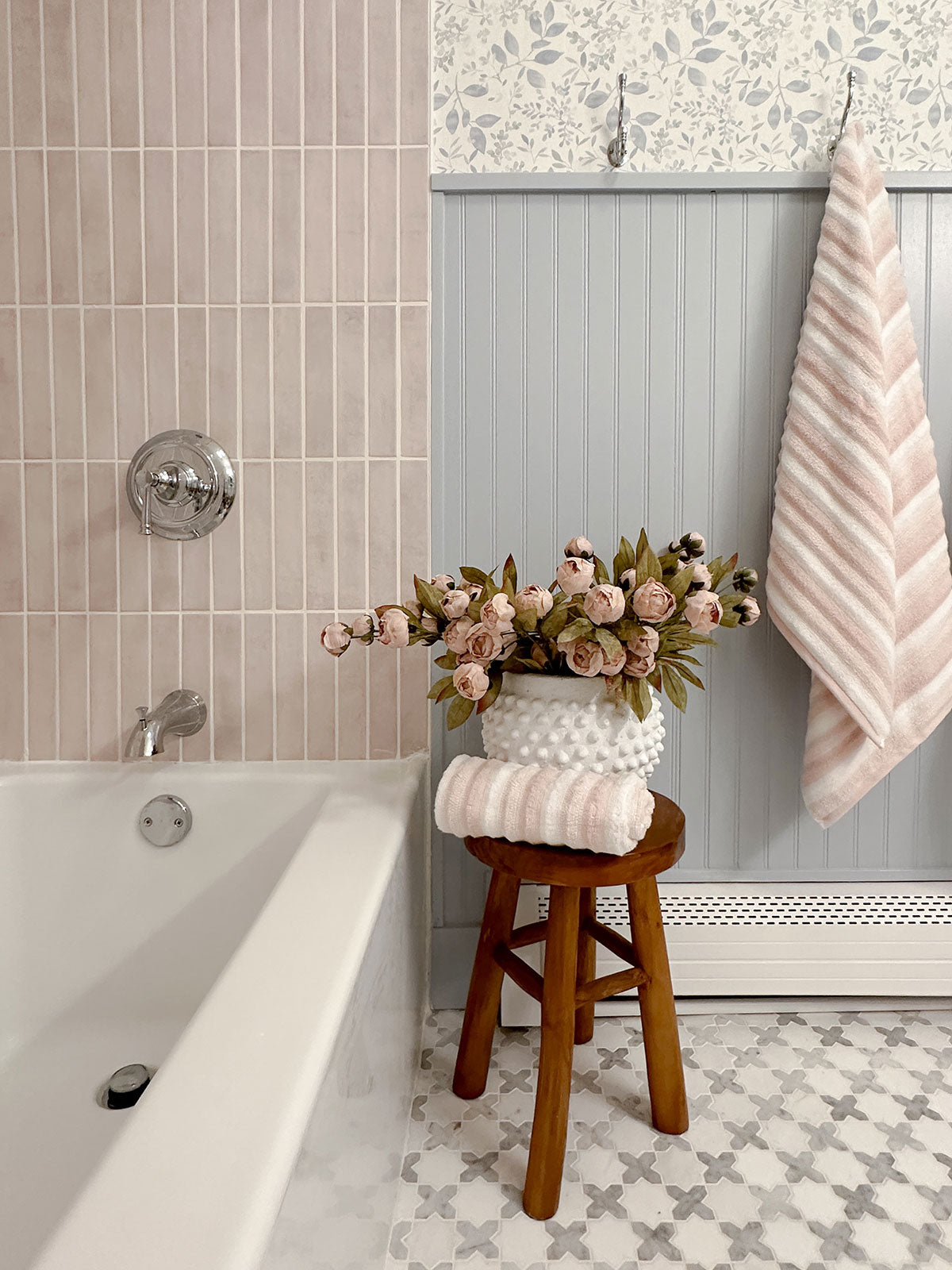 MSI Stella Blush 2 x 10 Glossy Porcelain tile (NSTEBLU2X10G) – MSI room scene