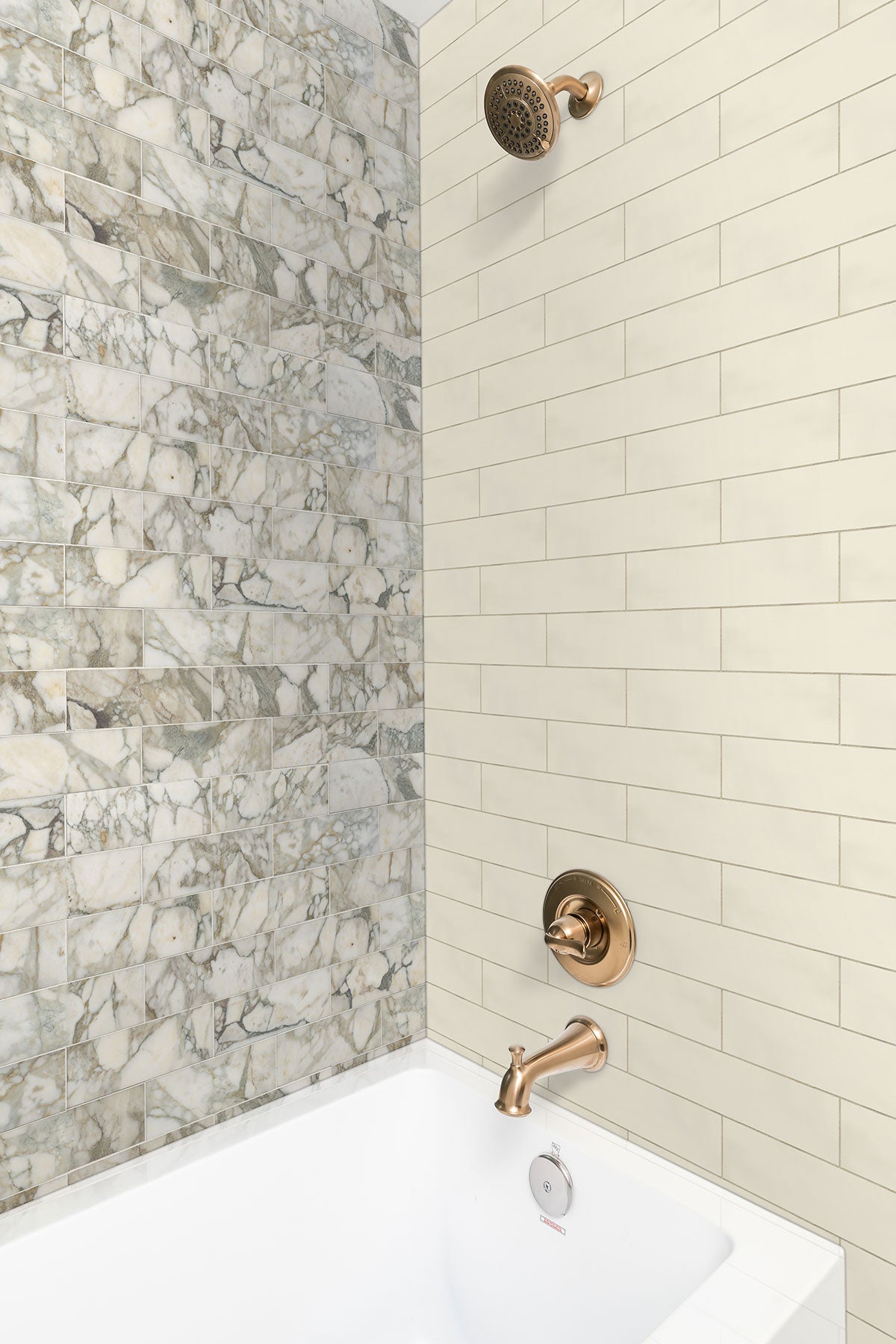 MSI Almond 4 x 16 Glossy Ceramic tile (NALMGLO4X16-N) – MSI room scene (bathroom)