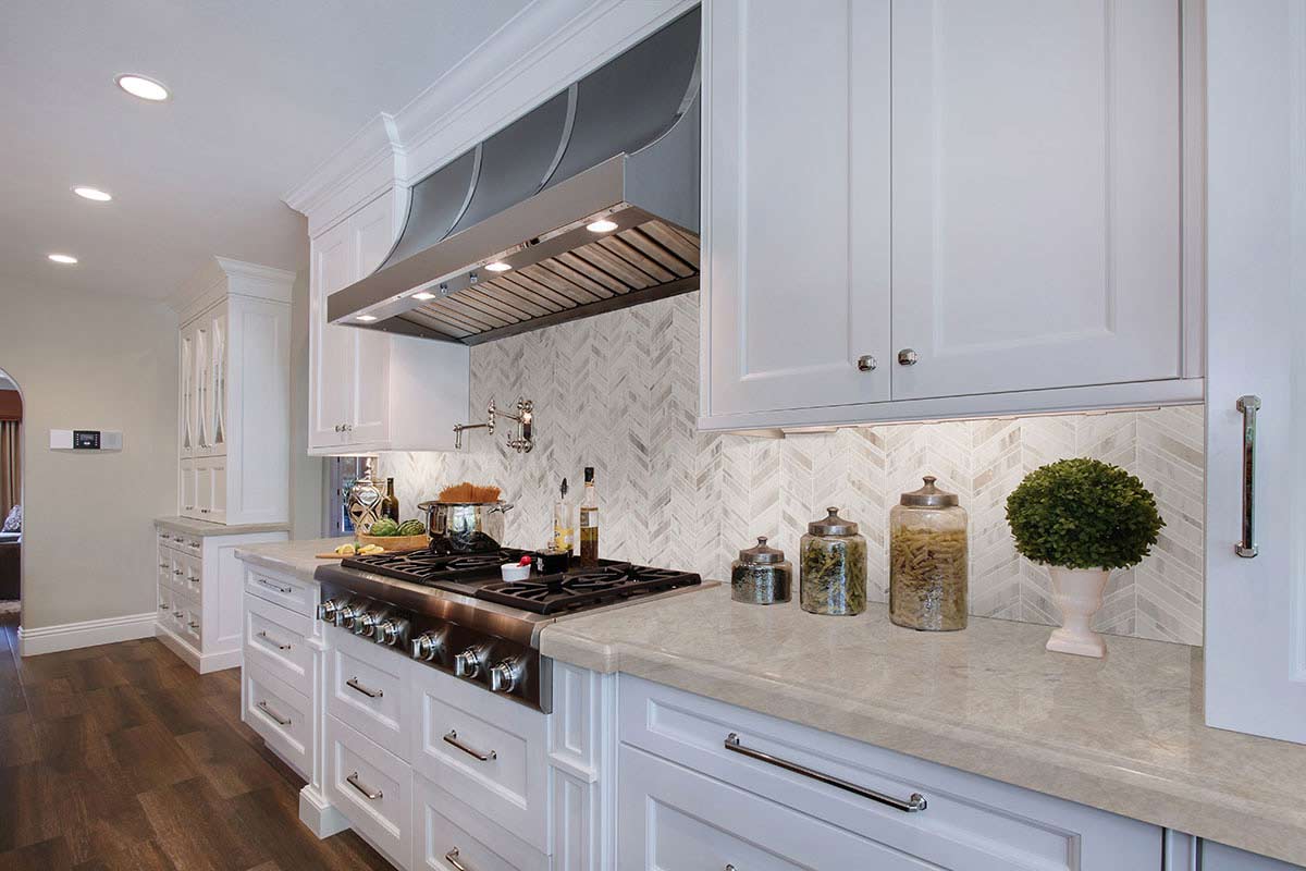 MSI Palisandro Chevron Polished Marble mosaic (SMOT-PALI-CHEVRON10MM) – MSI room scene